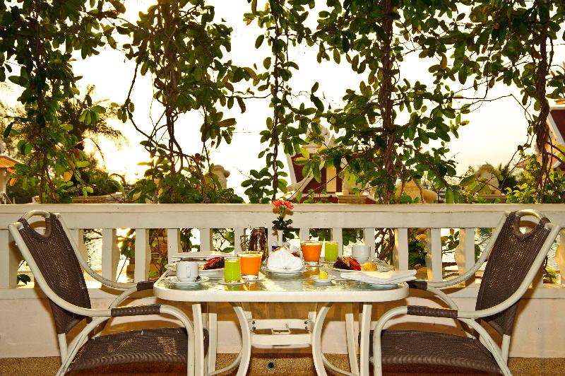 Grand Pacific Sovereign Resort & Spa - Teras