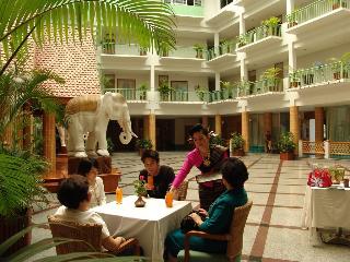 Dhevaraj Hotel fotoÄŸrafÄ±