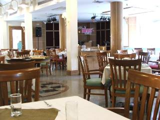 Dhevaraj Hotel fotoÄŸrafÄ±