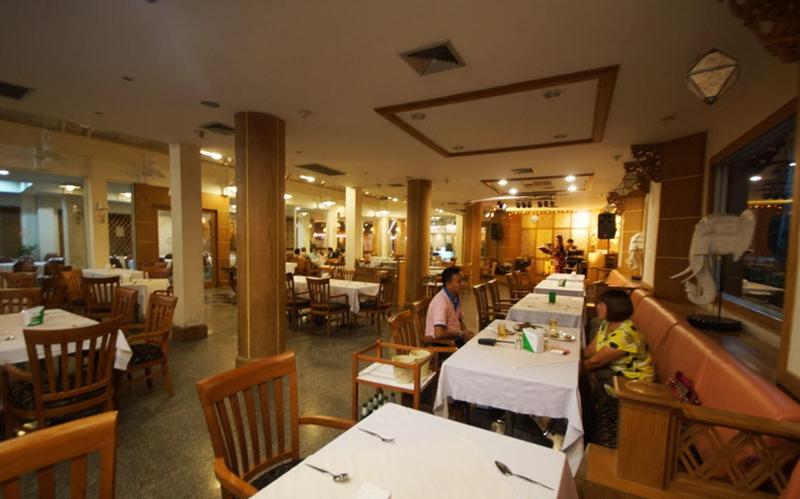 Dhevaraj Hotel - Restoran