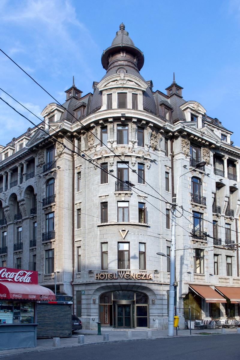 Zeus Essence Bucharest Venezia - Genel