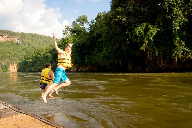 River Kwai Jungle Rafts - Aktivite