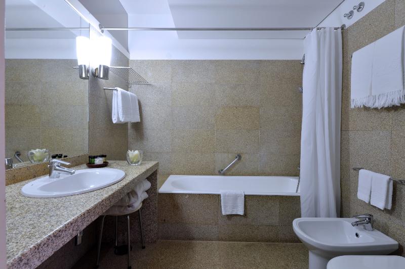 Pousada Mosteiro de Guimaraes - Monument Hotel - Oda