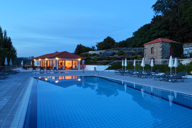 Pousada Mosteiro de Guimaraes - Monument Hotel - Havuz