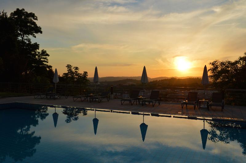 Pousada Mosteiro de Guimaraes - Monument Hotel - Havuz