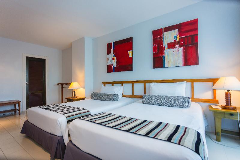 Waterfront Suites Phuket by Centara - Oda