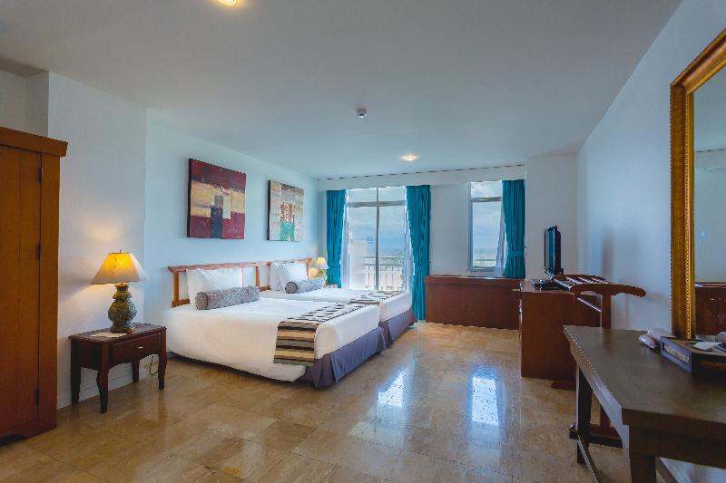 Waterfront Suites Phuket by Centara - Oda