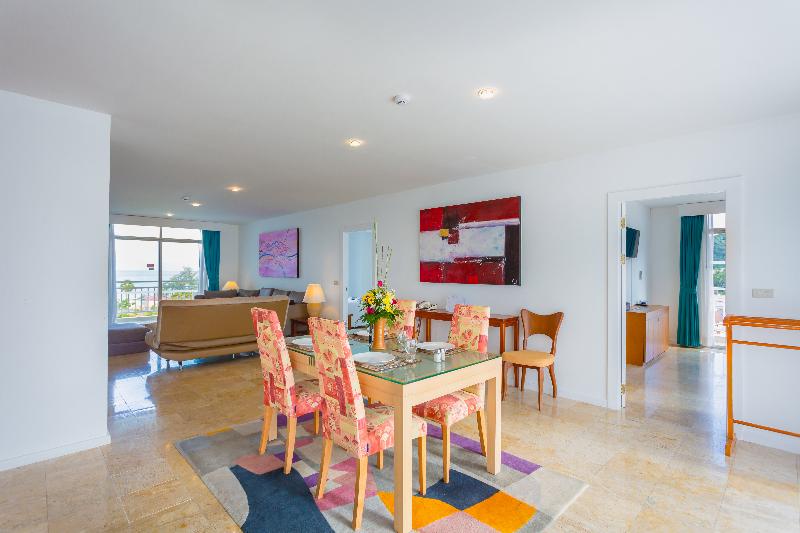 Waterfront Suites Phuket by Centara - Oda