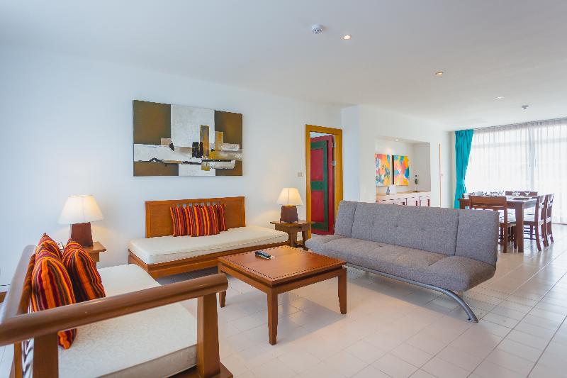Waterfront Suites Phuket by Centara - Oda