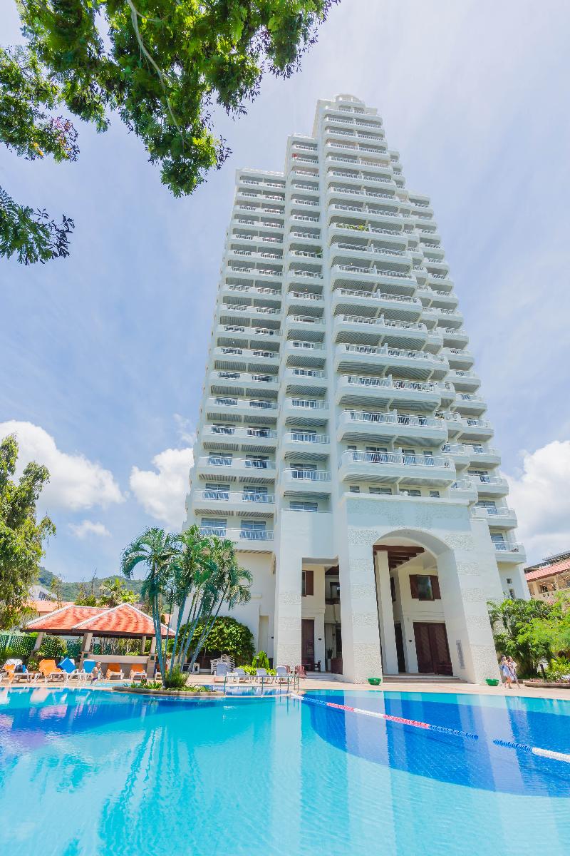 Waterfront Suites Phuket by Centara - Havuz