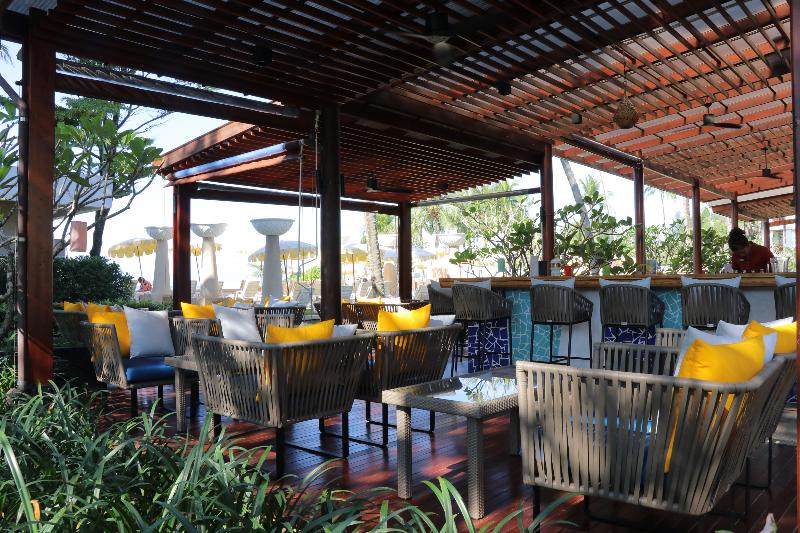 Apsara Beachfront Resort and Villa - Bar