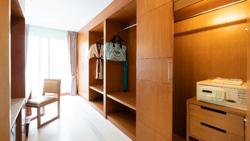 Apsara Beachfront Resort and Villa - Oda