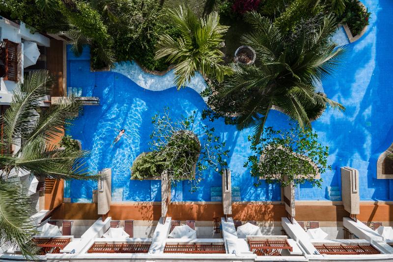 Apsara Beachfront Resort and Villa - Havuz