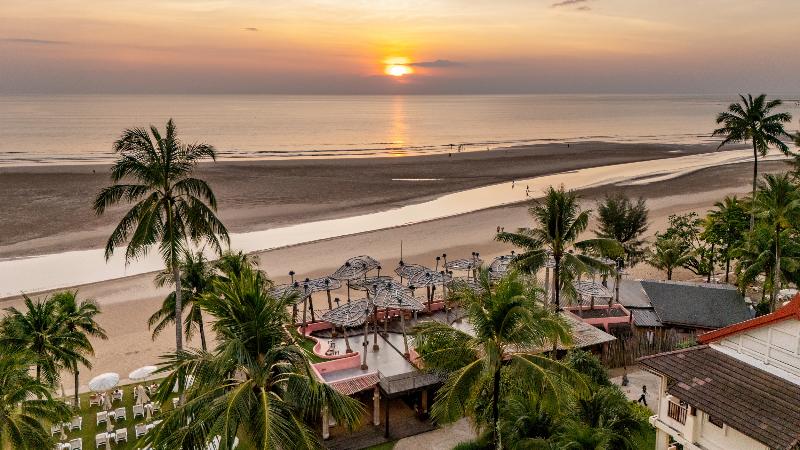 Apsara Beachfront Resort and Villa - Plaj