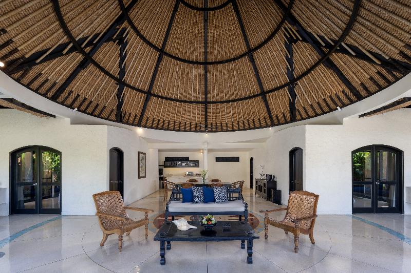 Impiana Private Villas Seminyak - Oda