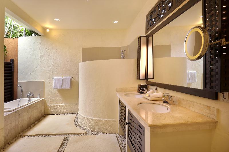 Impiana Private Villas Seminyak - Oda