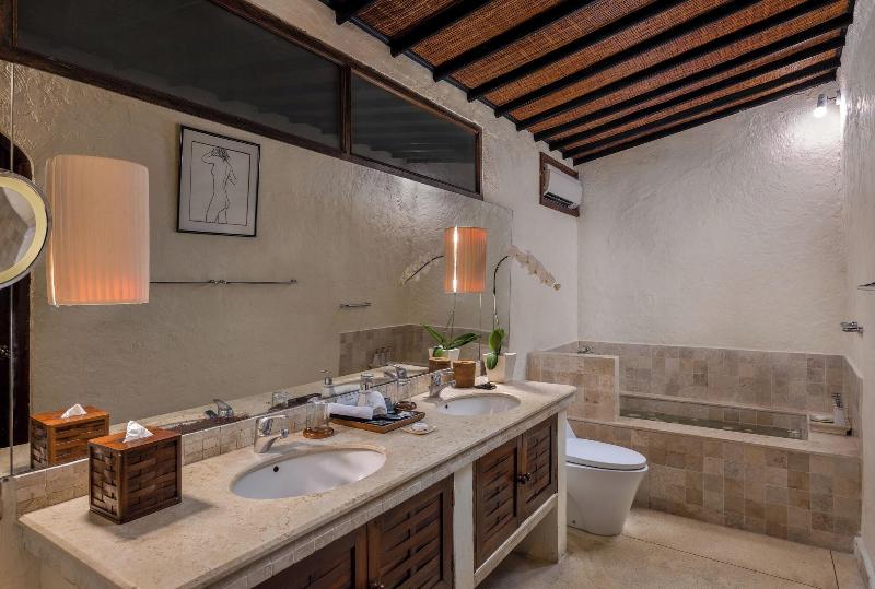 Impiana Private Villas Seminyak - Oda