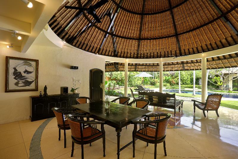 Impiana Private Villas Seminyak - Oda