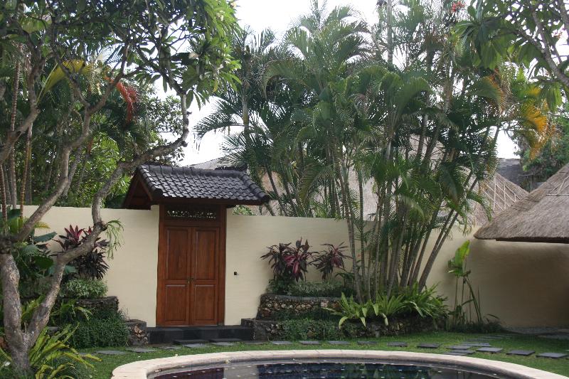 Impiana Private Villas Seminyak - Oda