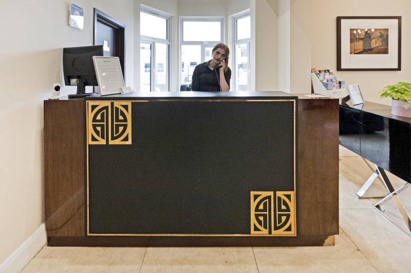OYO The Baltimore Hotel - Lobi