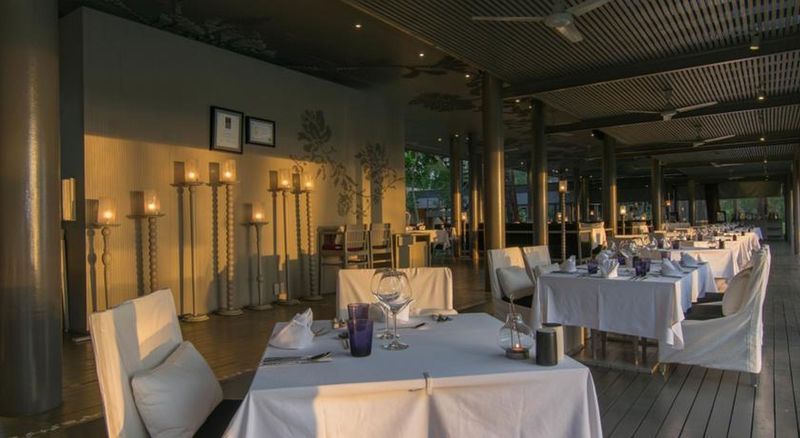 Sala Phuket Mai Khao Beach Resort - Restoran