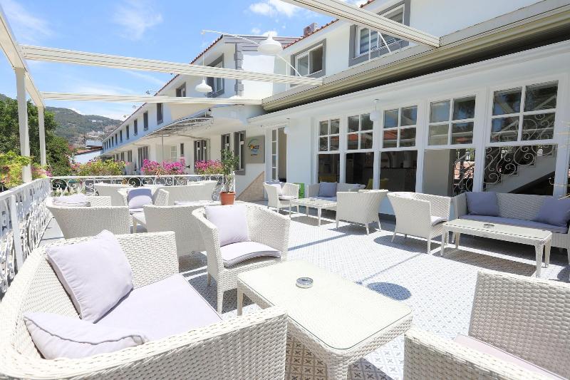 Tonoz Beach Hotel - Lobi