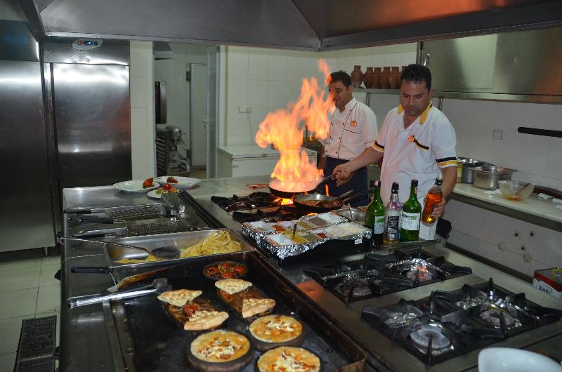 Tonoz Beach Hotel - Restoran