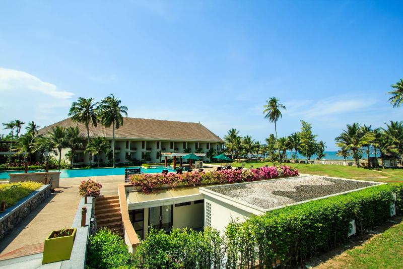 The Nouveau Chumphon Beach Resort & Golf - Havuz