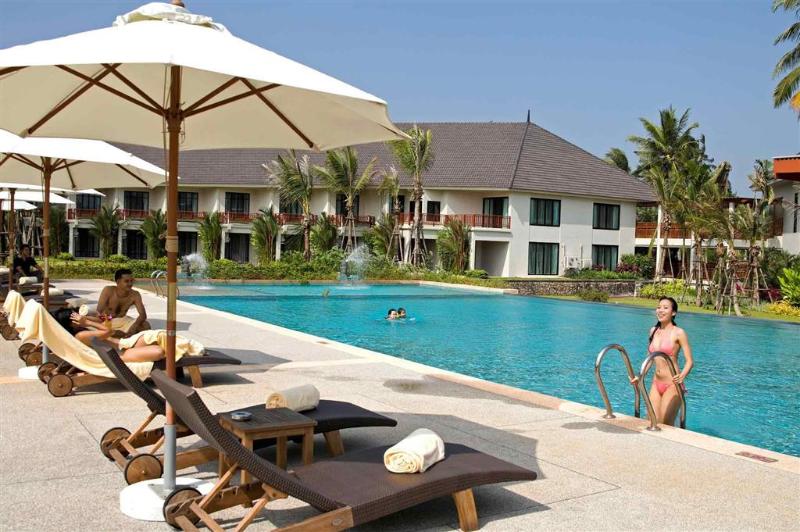 The Nouveau Chumphon Beach Resort & Golf - Havuz