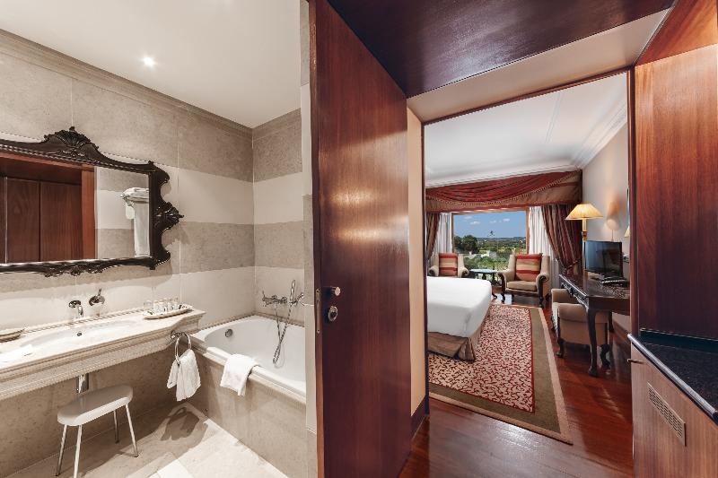 Convento do Espinheiro, Historic Hotel & Spa - Oda