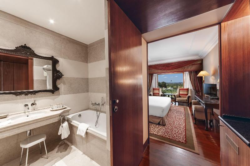 Convento do Espinheiro, Historic Hotel & Spa - Oda