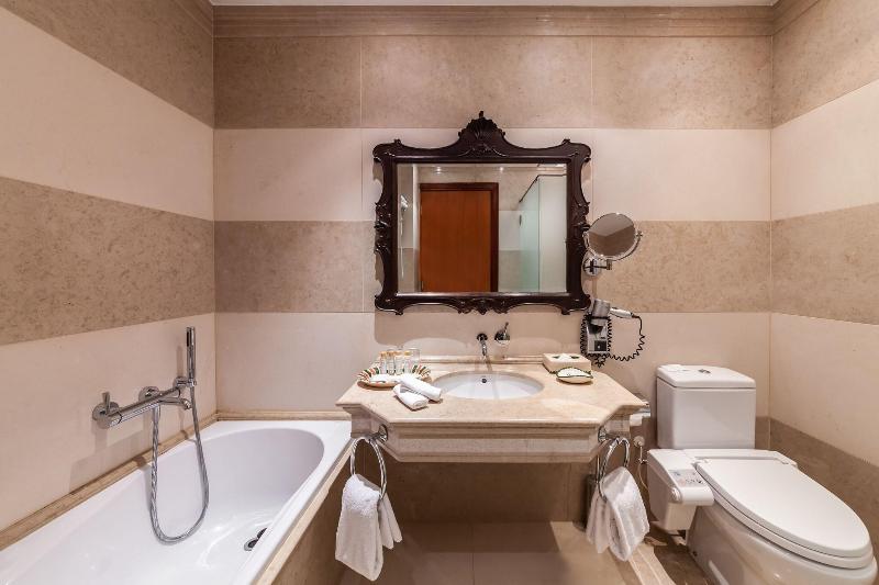 Convento do Espinheiro, Historic Hotel & Spa - Oda