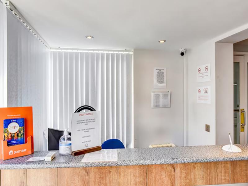 The Hotel Rafiya Redditch - Lobi