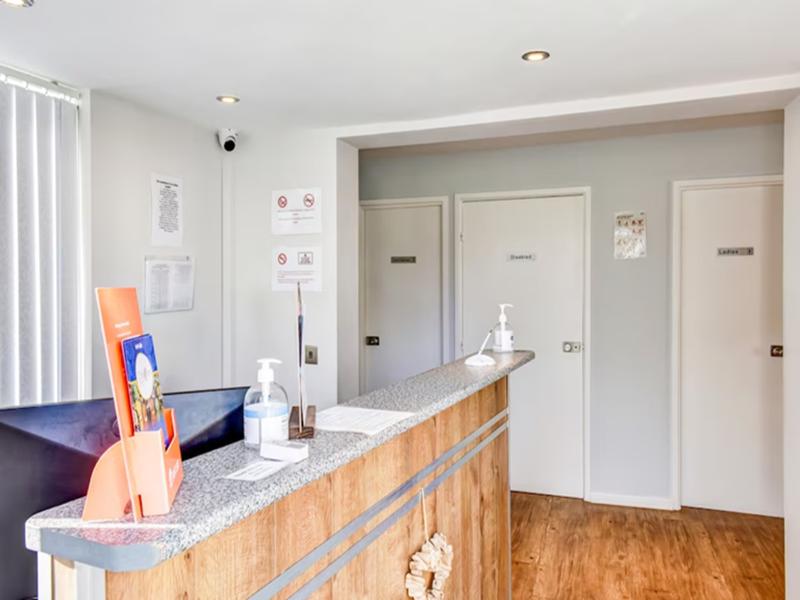 The Hotel Rafiya Redditch - Lobi