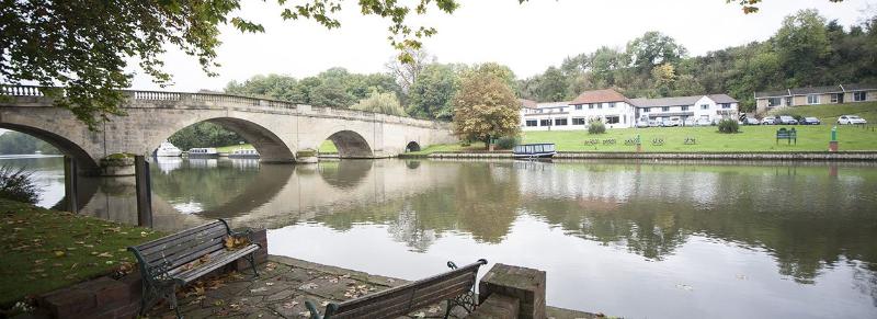 Shillingford Bridge hotel - Genel