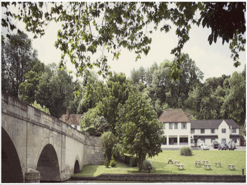 Shillingford Bridge hotel - Genel