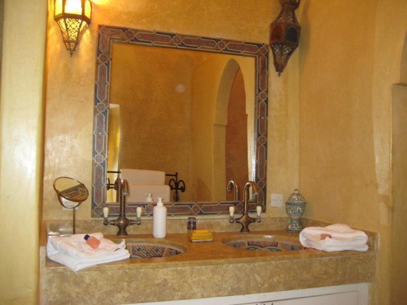 Riad Ifoulki - Genel