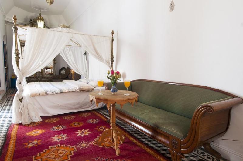 Riad Ifoulki - Genel