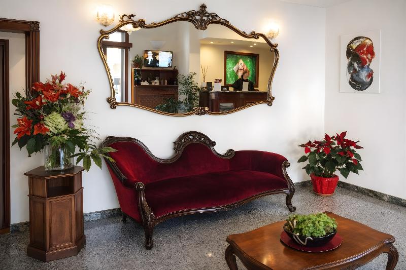 Phi Hotel Ambra - Lobi