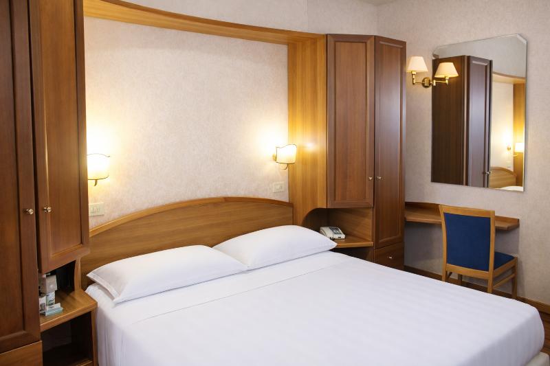 Phi Hotel Ambra - Oda