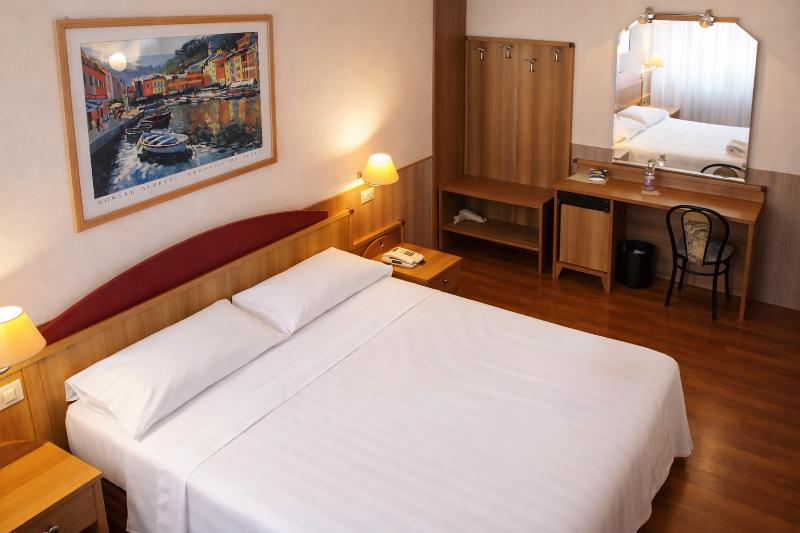 Phi Hotel Ambra - Oda