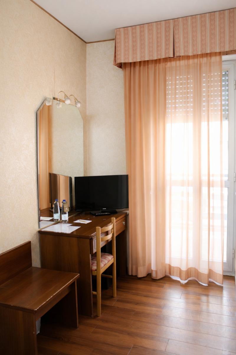 Phi Hotel Ambra - Oda