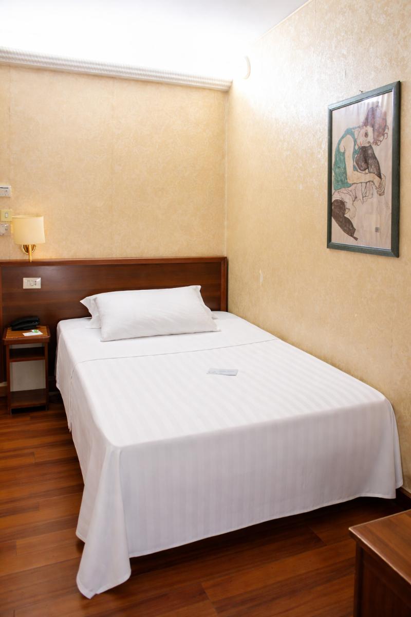 Phi Hotel Ambra - Oda