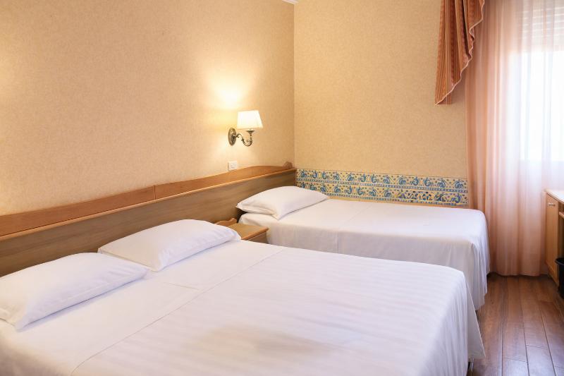 Phi Hotel Ambra - Oda
