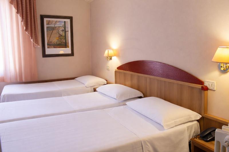 Phi Hotel Ambra - Oda