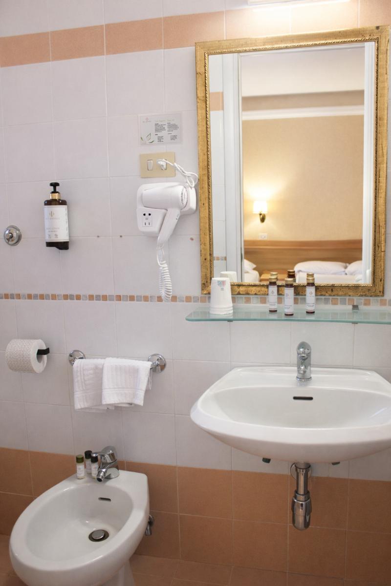 Phi Hotel Ambra - Oda