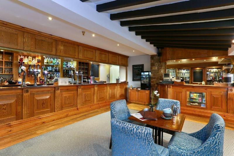 Waterton Park Hotel - Bar