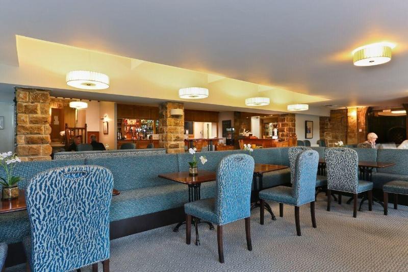 Waterton Park Hotel - Bar