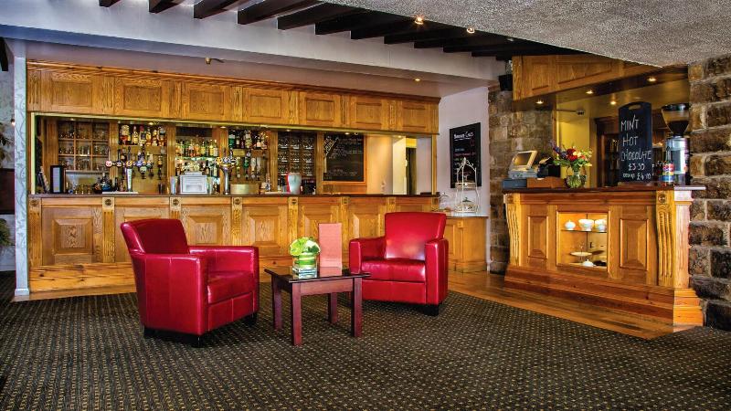 Waterton Park Hotel - Bar
