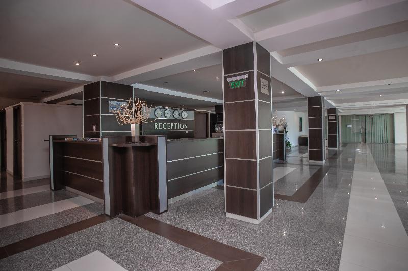 Amfibia Beach Complex - Lobi